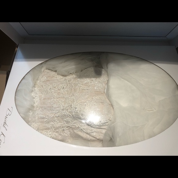 Oleg Cassini Wedding Gown - Picture 6 of 7